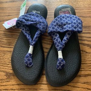 Sanuk Yoga Sling 2, Navy Star print sandal, NWT